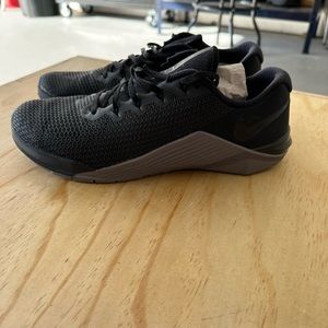 Nike Metcon 5 Black/Gunsmoke Men’s 10.5/Women’s 12.